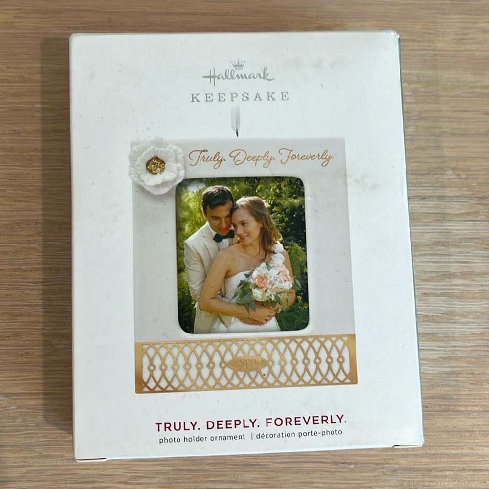 NWT ✨Wedding ornament